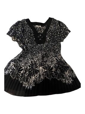 NICOLA Black & White Floral Smocked Tunic Top